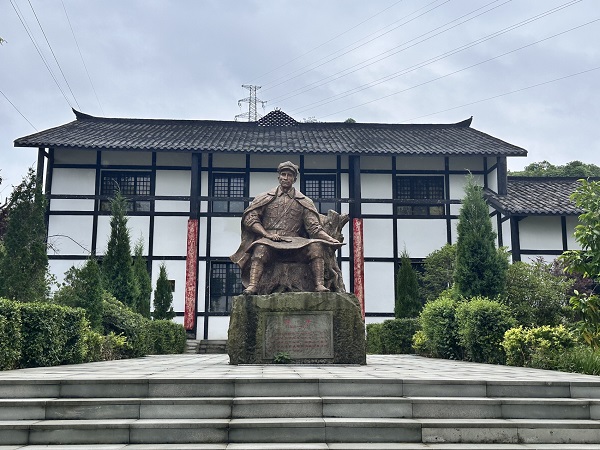 四川飛球舉行慶“七一”活動 ——在鄧萍故里銘記歷史、緬懷先烈、表彰先進