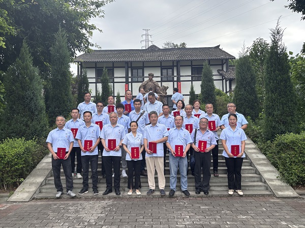 四川飛球舉行慶“七一”活動 ——在鄧萍故里銘記歷史、緬懷先烈、表彰先進