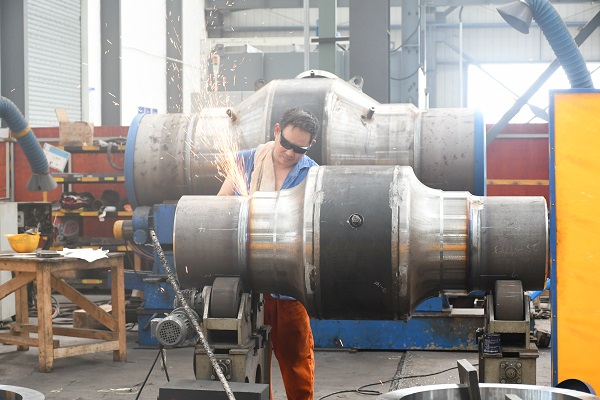 四川飛球員工抗酷暑堅(jiān)守崗位，公司戰(zhàn)高溫凝聚關(guān)懷全力以赴保生產(chǎn)